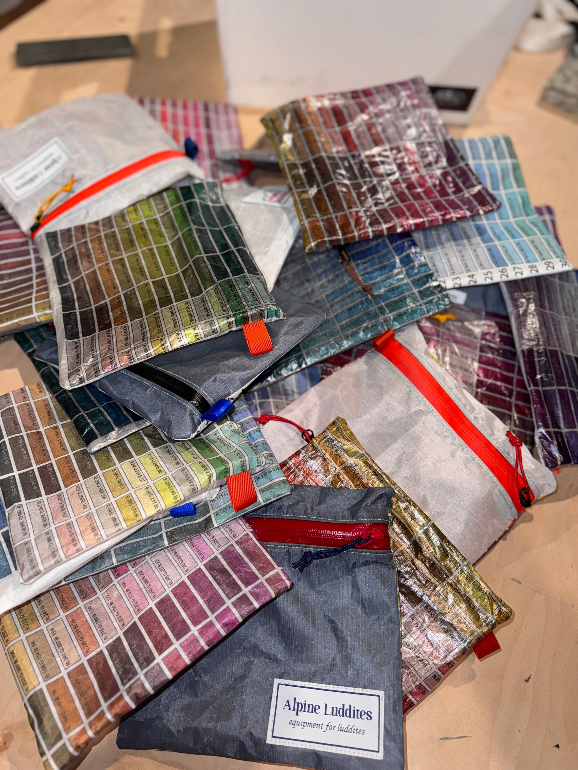 Dyneema Pantone zip bags