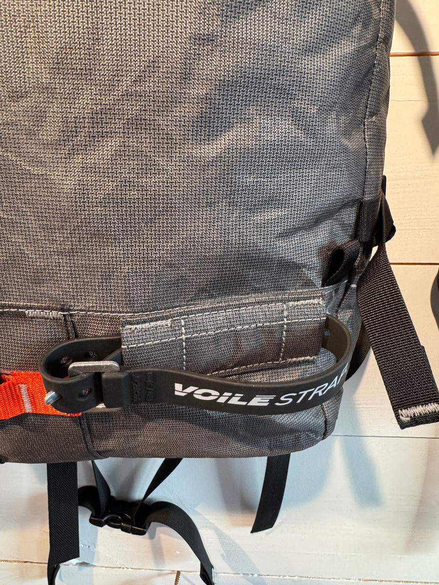 ski carry slots with voile straps