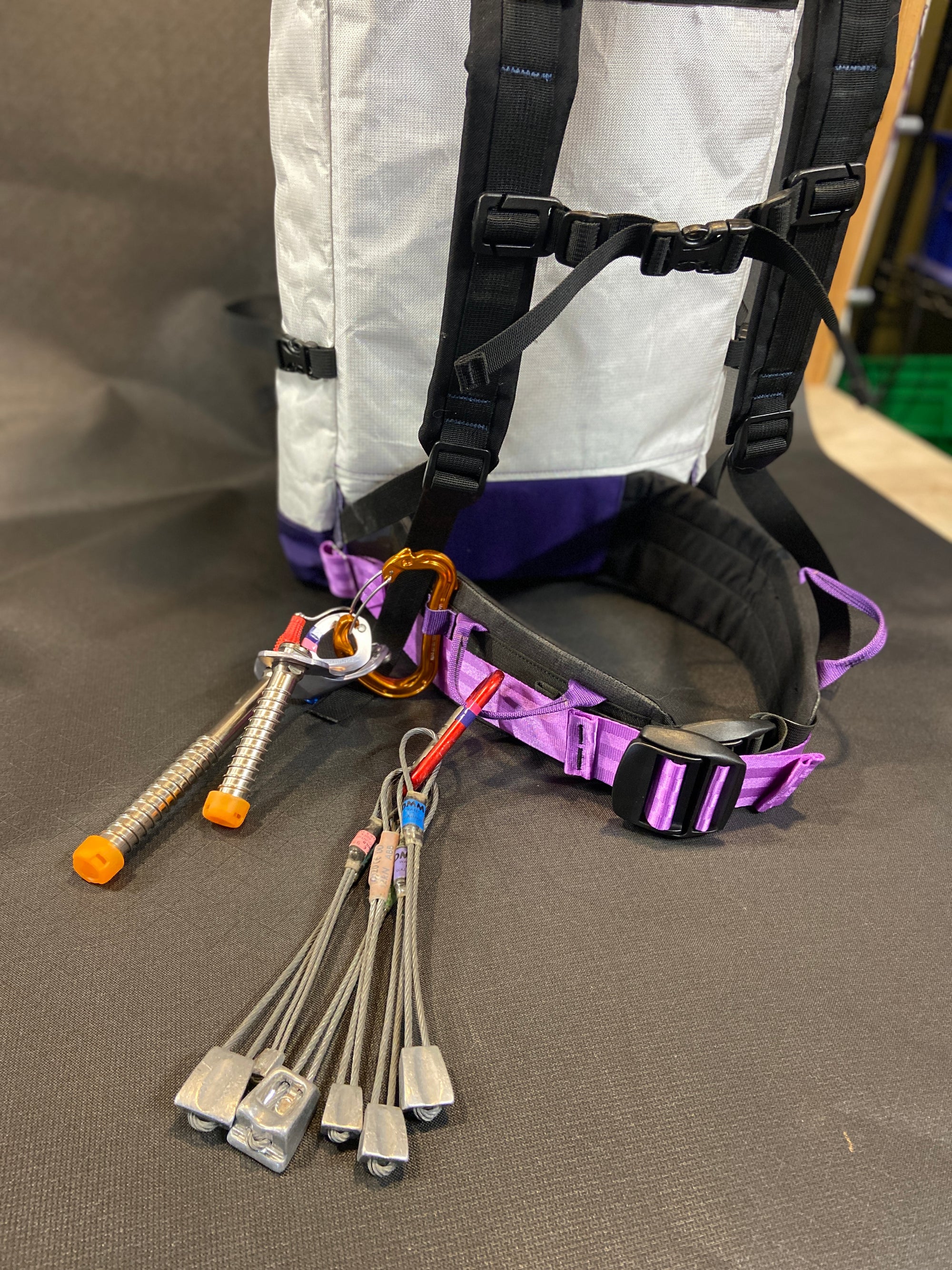 Removable 2" waist strap. - Alpine Luddites