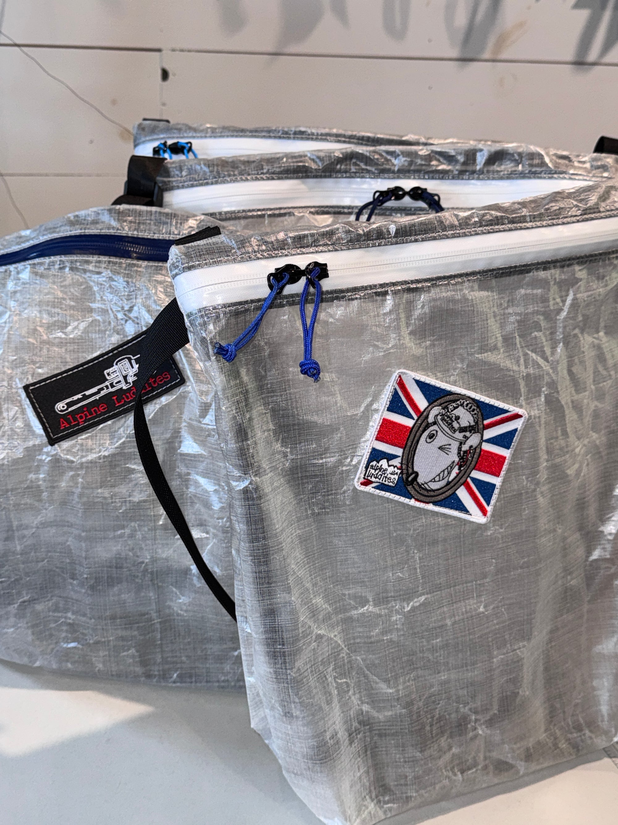 zippered Dyneema musette bag