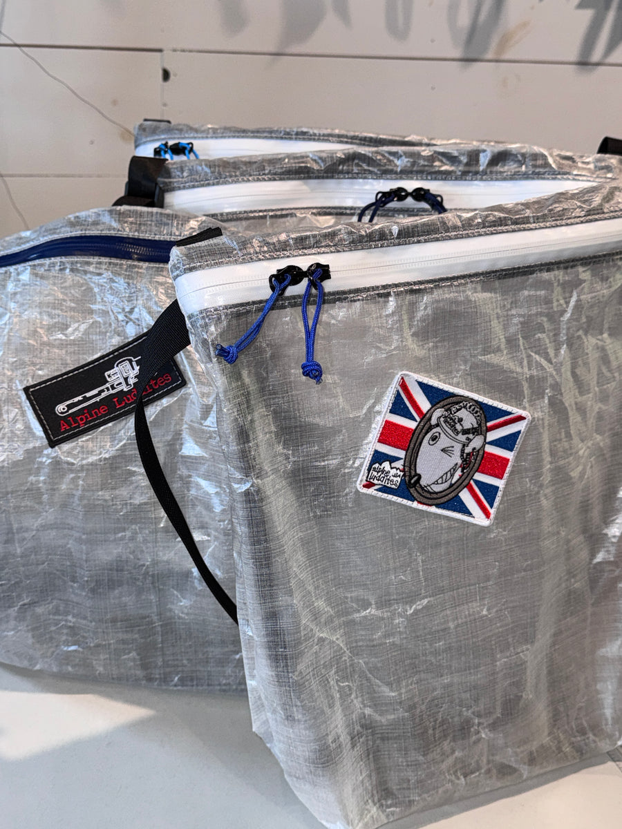zippered Dyneema musette bag