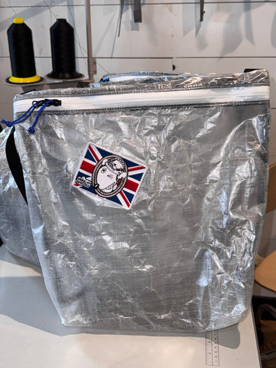 zippered Dyneema musette bag