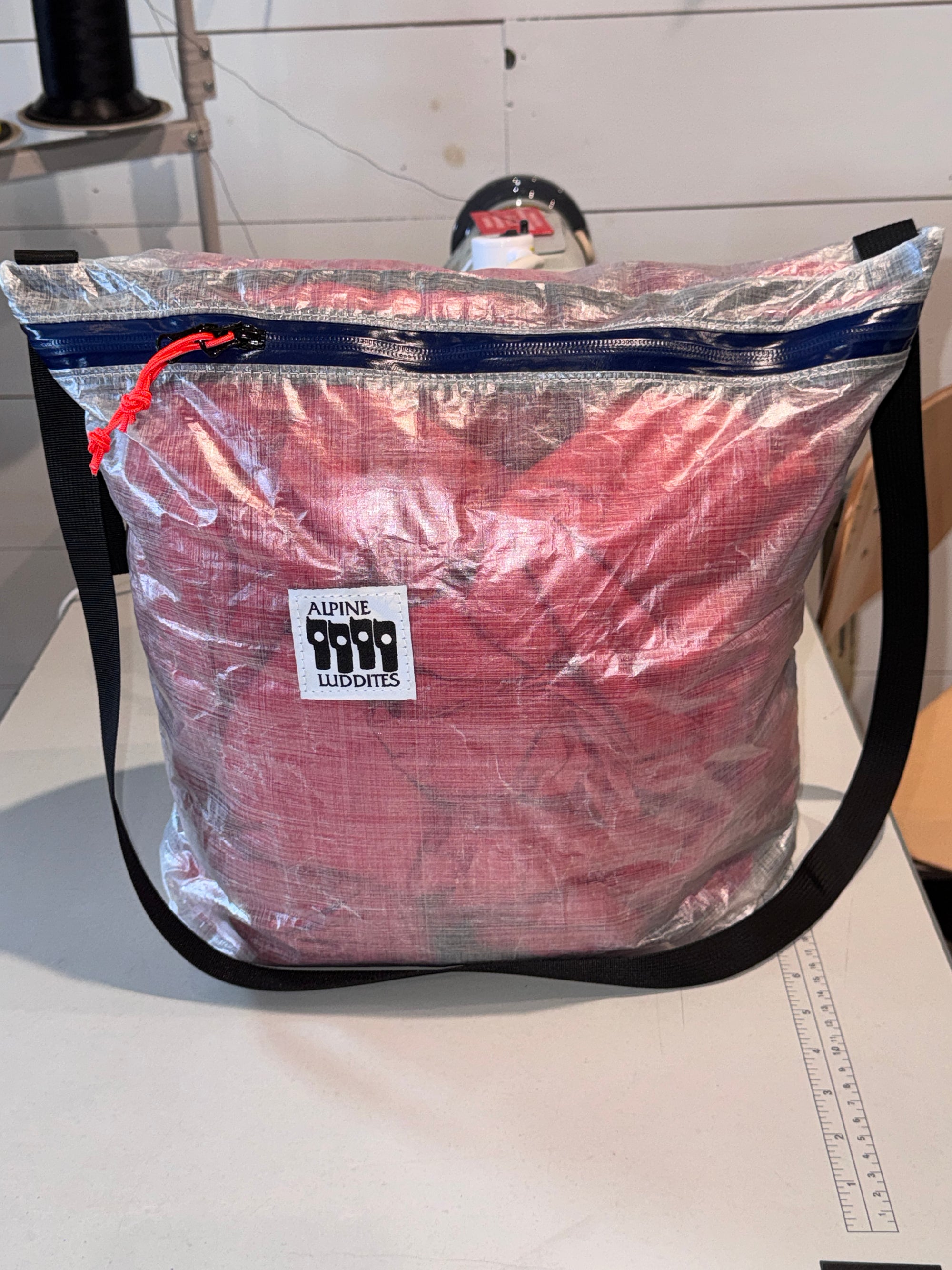 zippered Dyneema musette bag